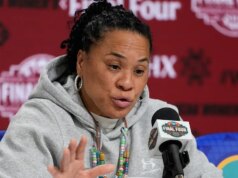 Daybreak Staley della Carolina del Sud dà una risposta schietta allo scontro con Geno Auriemma