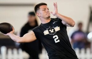 L’ex stella del soccer universitario Diego Pavia ha colpito con la “realtà brutale” durante il Draft NFL, cube il giornalista sportivo