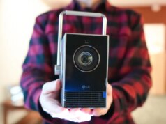 Questo proiettore portatile LG viene fornito con una soundbar gratuita e lo consigliamo vivamente