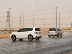 Guarda: La polizia di Dubai sequestra veicoli e impone multe di 50.000 Dh per acrobazie spericolate sotto la pioggia