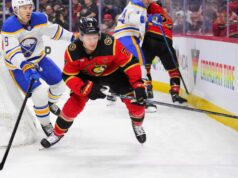 Nel tourmente, Brady Tkachuk difende il figlio: «Ses propos ont été transformés et déformés»