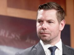 Perché Eric Swalwell è stato costretto a lasciare la corsa a governatore della California dopo accuse di cattiva condotta sessuale