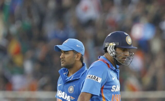 ess9p7k4_yuvraj-and-dhoni-getty_625x300_06_April_26.jpg
