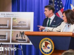 Sospetto accusato di tentato omicidio di Trump durante la cena a Washington