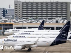 Lufthansa taglia 20.000 voli estivi a causa dell’aumento dei prezzi del carburante