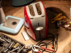 Vale la pena riparare il tuo piccolo elettrodomestico? Ecco cosa dicono 2 riparatori professionisti