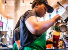 Starbucks offre bonus da 1.200 dollari ai baristi che offrono il miglior servizio clienti
