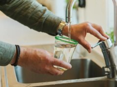 Il più grande mito sull’acqua del rubinetto, secondo uno scienziato della qualità dell’acqua