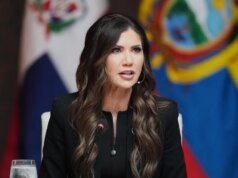 Il DHS elimina la politica Noem che richiede la revisione da parte del segretario di tutti i contratti superiori a $ 100.000