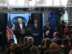 Guarda dal vivo: Trump tiene una conferenza stampa sull’Iran dopo il salvataggio dell’aviatore americano