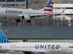 La fusione tra United e American Airways danneggerebbe i consumatori, dicono i senatori