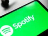 Il nuovo badge di Spotify identifica gli artisti umani come includono le inondazioni musicali dell’intelligenza artificiale
