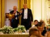 Re Carlo brinda all’alleanza USA-Regno Unito durante una cena di stato, dopo il raro discorso al Congresso
