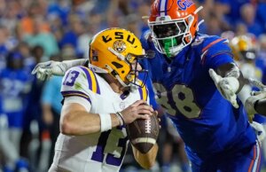 I vichinghi invitano il pescatore Caleb Banks a portare i suoi pitoni, Cane Corso e camaleonte in Minnesota