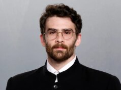 Un popolare streamer di estrema sinistra scatena un’invettiva profana contro il rifugiato comunista vietnamita in un video riemerso