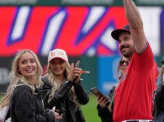 Austin Hedges dei Guardiani si impegna sul campo dopo la partita