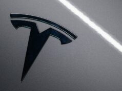 Tesla sta sviluppando un SUV più piccolo ed economico, afferma il rapporto