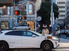 Waymo e Waze possono riparare le buche delle città?