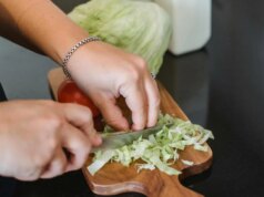 Porta la precisione a livello di chef nella tua cucina con questo set di coltelli giapponesi da $ 110