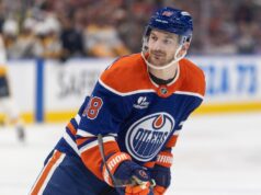 Zach Hyman degli Oilers torna in formazione contro Canucks