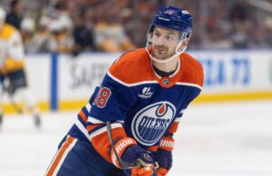 Zach Hyman degli Oilers torna in formazione contro Canucks