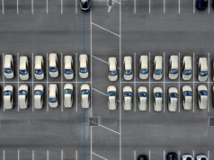 Elon Musk afferma che il Cybercab di Tesla ha iniziato la produzione