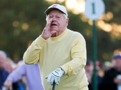 Il tee shot cerimoniale di Jack Nicklaus al Masters si avvicina pericolosamente agli avventori