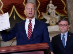 Le lotte gut del GOP sostituiscono lo scontro con i Democratici, facendo deragliare il percorso per porre nice alla storica chiusura del DHS