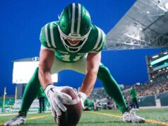 Lo snapper lungo dei Roughriders Jorgen Hus conclude la carriera nella CFL dopo la vittoria della Coppa Grigia