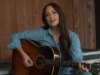 Kacey Musgraves continua "Nel mezzo del nulla"