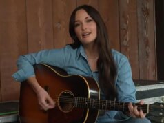 Kacey Musgraves continua "Nel mezzo del nulla"