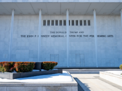 Gruppi culturali chiedono al giudice federale di fermare i lavori di ristrutturazione del Kennedy Middle di Trump