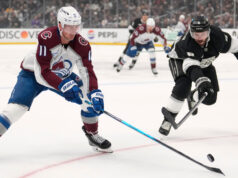 Avalanche ottiene un paio di gol fortunati, tiene a bada Kings e si porta in vantaggio per 3-0 nella serie