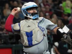 Alejandro Kirk dei Blue Jays esce contro i White Sox a causa di un infortunio al pollice