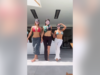 Kylie Jenner balla con la maschera e il reggiseno sportivo con gli amici mentre il tremendous settimana di Coachella inizia nel deserto