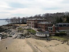 Ex agente dell’FBI suggerisce un lavoro interno nella rapina in una villa del Massachusetts poiché sono stati rubati oggetti “specifici e di valore”.