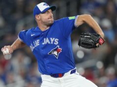 Autobus Blue Jays da Phoenix alla California meridionale dopo che l’aereo constitution è rimasto a terra