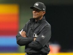 L’arbitro della MLB attira critiche e risate per una chiamata bizzarra durante la partita dei Brewers-Rays