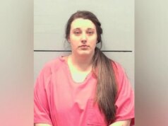 La consulente del liceo si dichiara colpevole di molteplici crimini sessuali che coinvolgono adolescenti che avrebbe dovuto aiutare