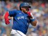 I Blue Jays posizionano Alejandro Kirk in IL con frattura del pollice sinistro, ricordano Valenzuela