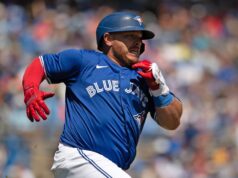 I Blue Jays posizionano Alejandro Kirk in IL con frattura del pollice sinistro, ricordano Valenzuela