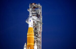 Guarda Artemis II della NASA diventare il primo viaggio umano sulla Luna in 50 anni