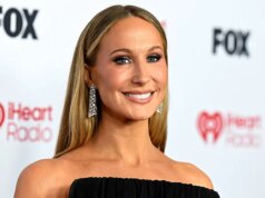 Nikki Glaser cube che il suo atto volgare ha insegnato ai suoi genitori una lezione che non si sarebbero mai aspettati