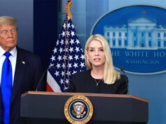 La Corte Suprema apre la strada al Dipartimento di Giustizia per cancellare la condanna di Steve Bannon del 6 gennaio