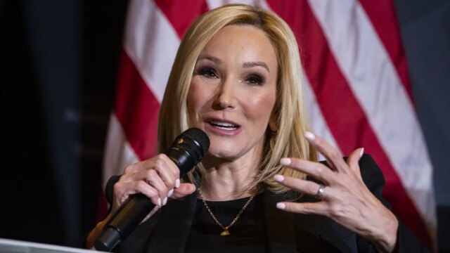 paula-white-cain-microphone.jpeg