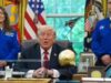 “Un presidente può andare in missione spaziale?”: Trump scherza mentre gli astronauti di Artemis II visitano la Casa Bianca