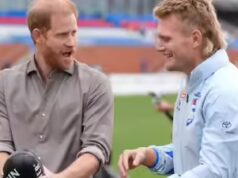 Harry balla sulle notice di The Wiggles: Prince inizia a cantare