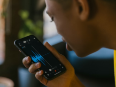 Questo dispositivo portatile basato sull’intelligenza artificiale afferma di rilevare microfoni e registrazioni audio inceppate