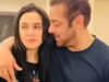 Salman Khan saluta la vittoria della squadra di Preity Zinta; i tifosi reagiscono