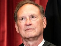 Alito è stato curato per la disidratazione dopo essersi ammalato a marzo, afferma la Corte Suprema